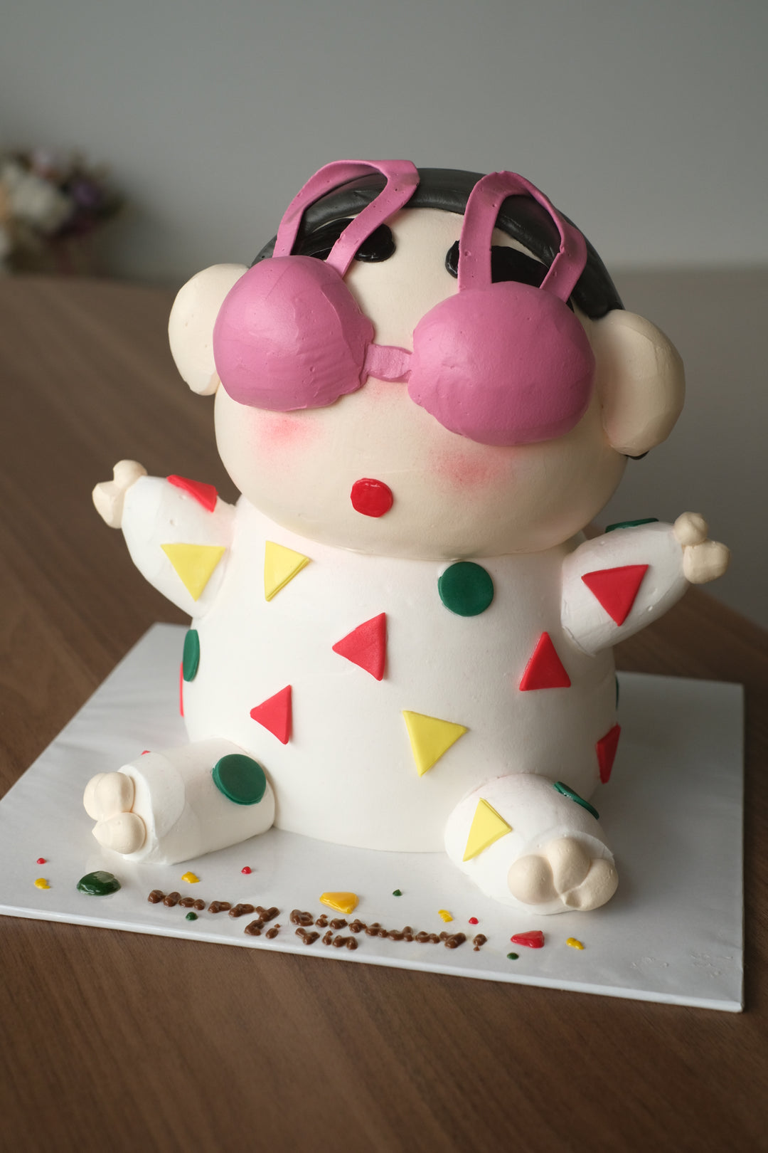 Whimsical Crayon Shin Chan fondant cake by Bamboo Green Florist – a fun and delightful treat for any celebration in Penang. Order now for delivery!
