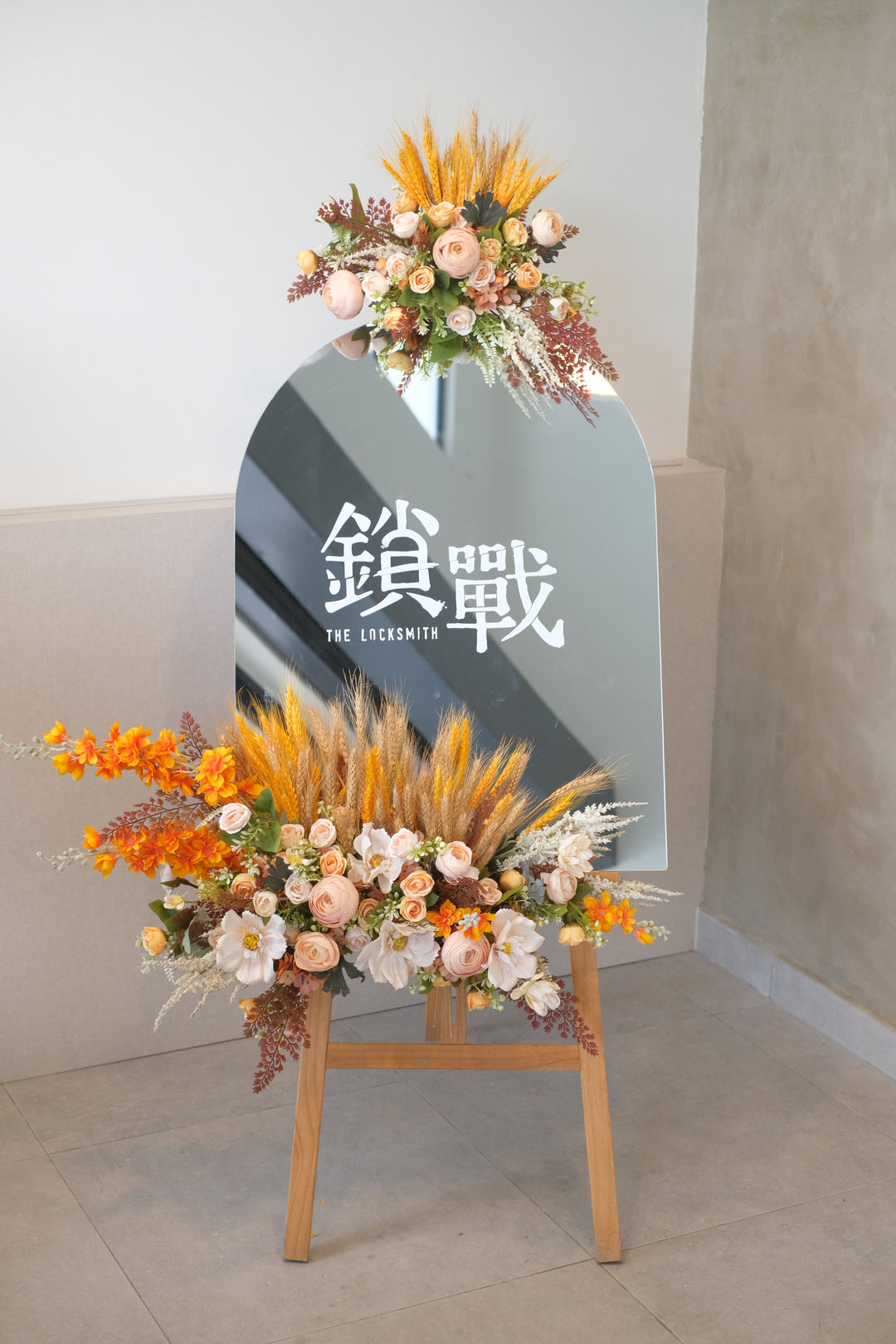 instagrammable Flower Frame Selfie Mirror for delivery in Penang.  Latest trend for shop opening gift.