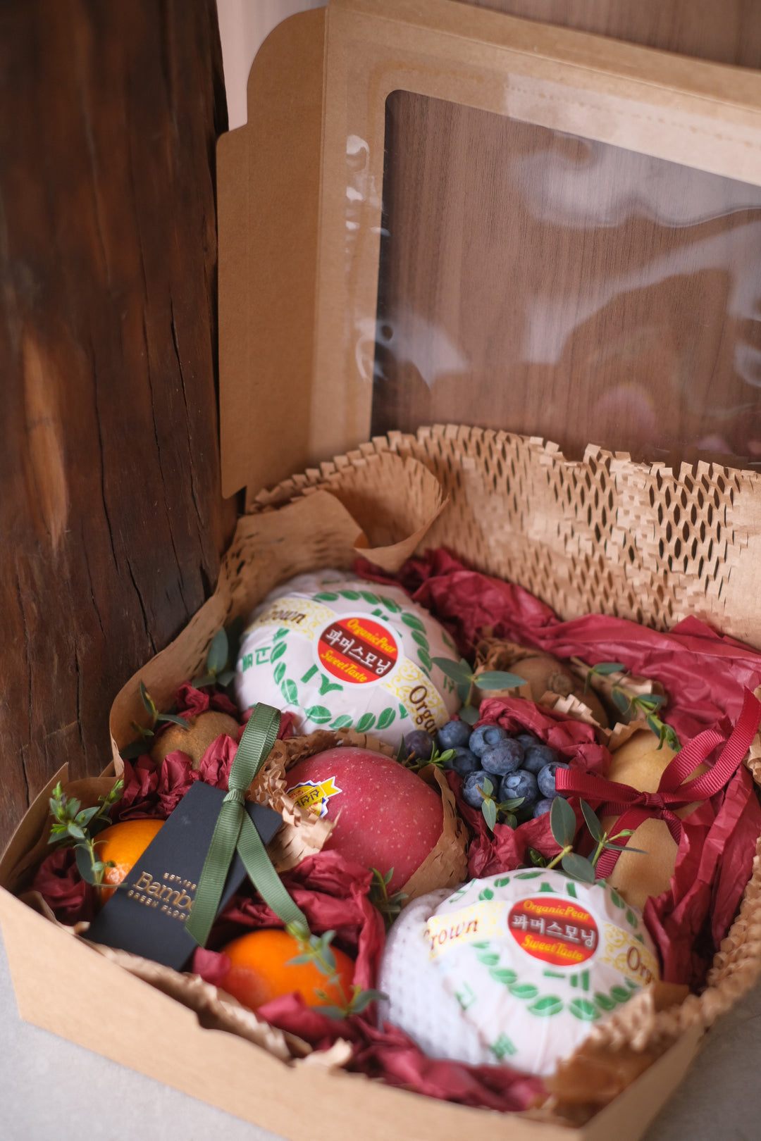 Let them know you care with a premium fruit gift box featuring Korean pears, blueberries, mandarins, kiwis & mango. Same day delivery in Penang & Butterworth. Fresh fruit orange