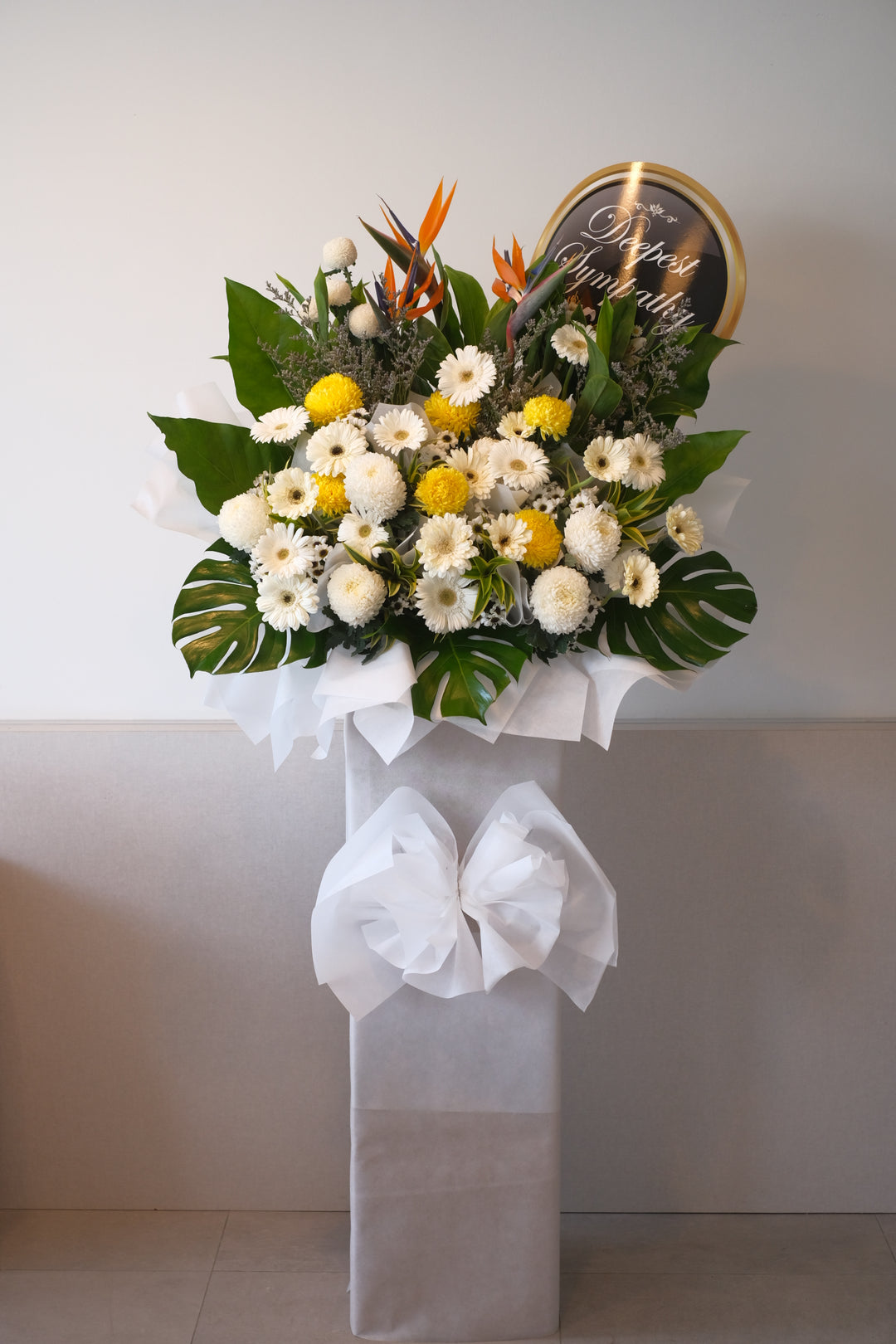 Your loved one may no longer be with you, but the beauty of his or her life will always be remembered with fondness. Send a loving tribute to the funeral or memorial to honor the beautiful life of the dearly departed. 