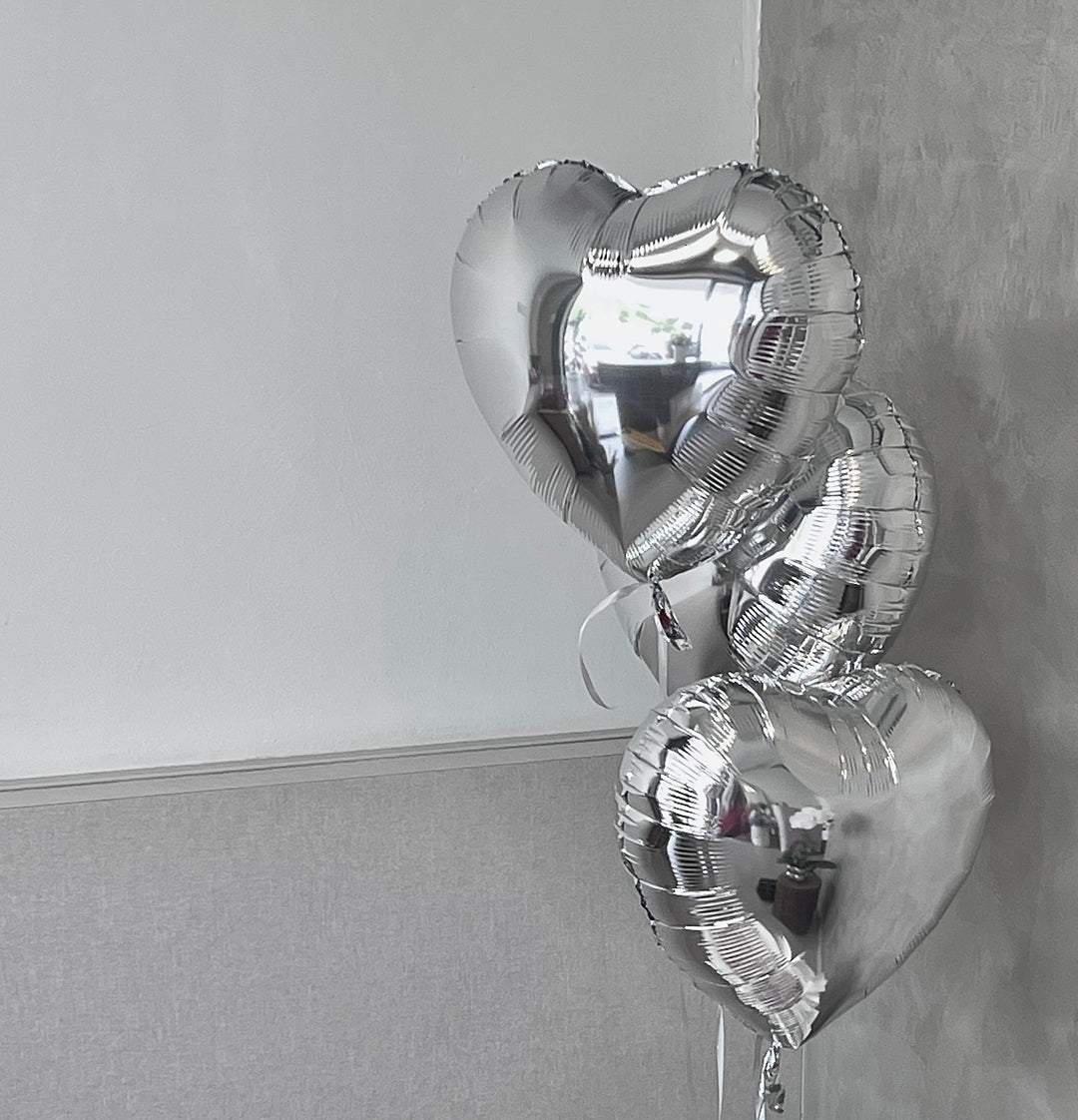 Celebrate in style with a Helium Foil Balloon Set (Silver). Perfect for any occasion. Order now from Bamboo Green Florist for delivery in Penang!