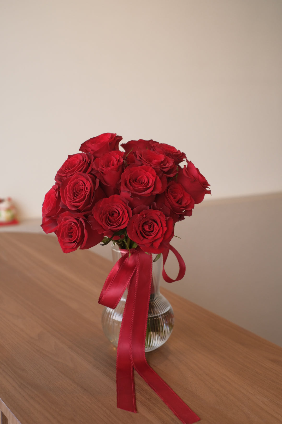 Create a timeless bridal ambiance with classic round lush red roses. Perfect for weddings. Order online from your trusted Penang florist for same-day delivery.