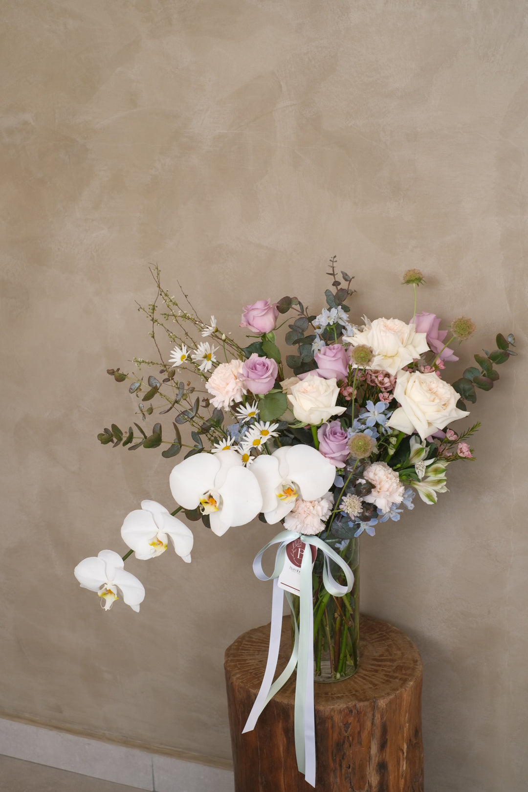 fresh purple roses and orchids in vase for centerpiece in penang for delivery