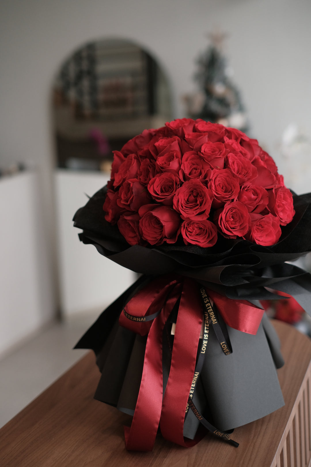 Stunning red roses wrapped in pristine white, exuding elegance & passion. A showstopping floral masterpiece for love, admiration & celebration. Perfect for any occasion.