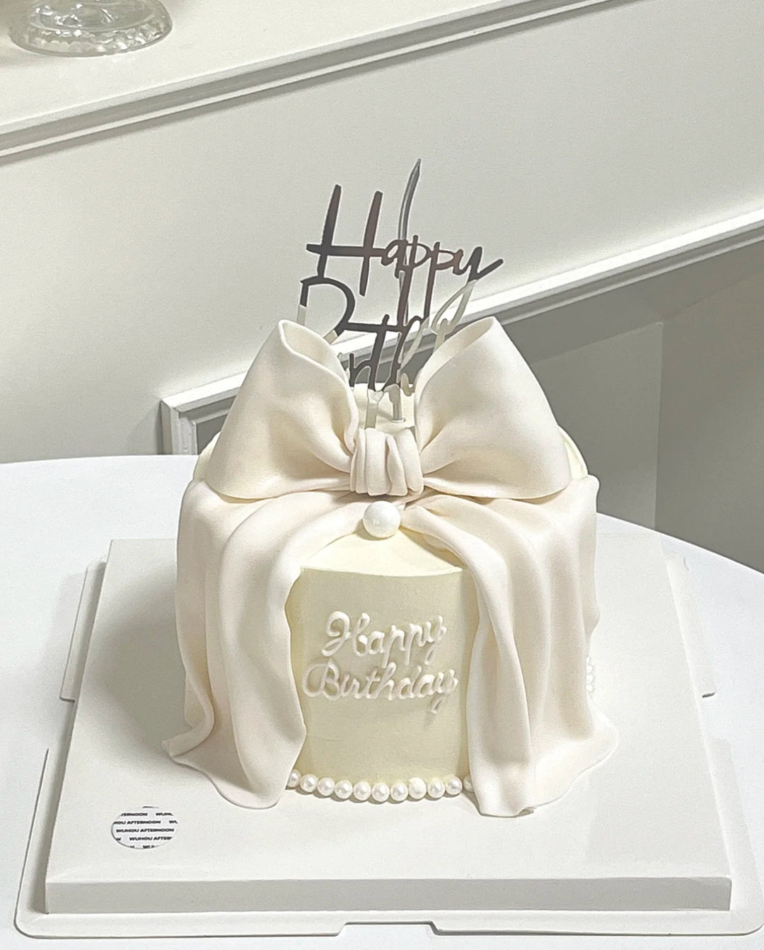 White Ribbon Design Cake by Bamboo Green Florist – an elegant and timeless treat for any celebration in Penang. Order now for delivery!