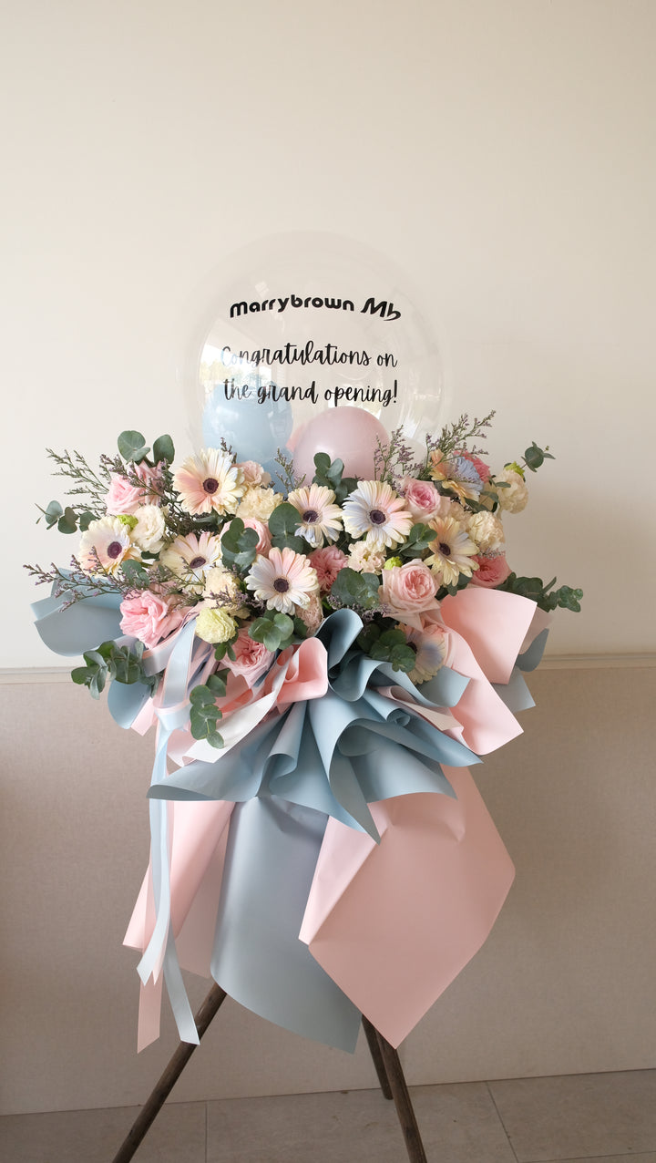 opening flowers stand with balloons