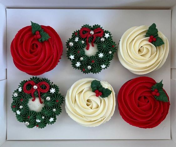 Merry Cupcakes by Bamboo Green Florist – a festive and delightful treat for your holiday celebrations in Penang. Order now for delivery!
