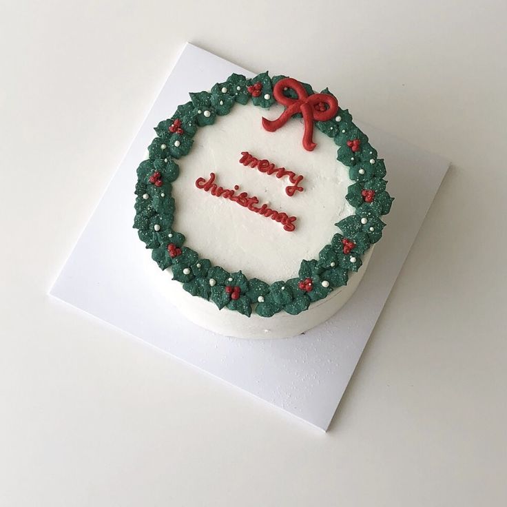 Christmas Wreath Cake by Bamboo Green Florist – a festive and beautifully designed treat for holiday celebrations in Penang. Order now for delivery!