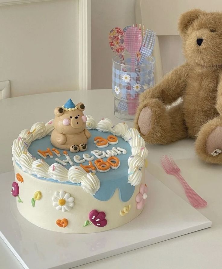 Cake from Bamboo Green Florist, your trusted florist in Penang. Order online preorder 3-5days and delivery.