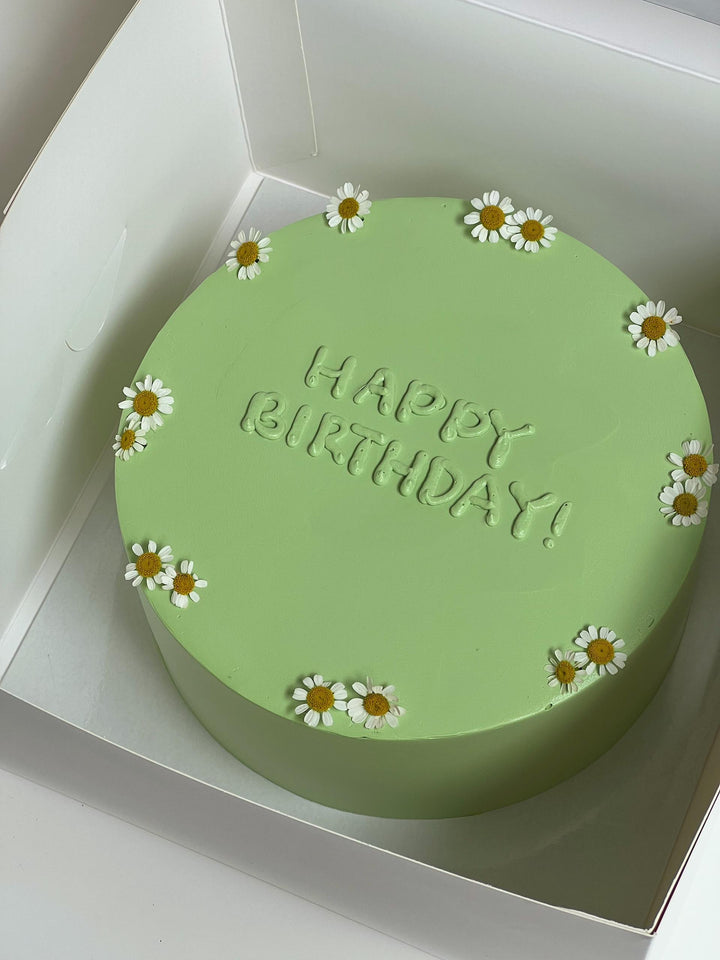 Oh Daisy! Cake by Bamboo Green Florist – A pastel green cake adorned with white daisies, perfect for birthdays in Penang. Simple, elegant, and delightful!