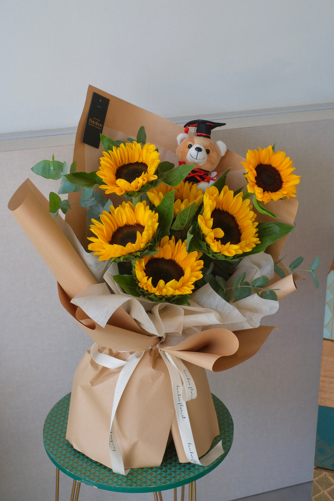 Celebrate success with our vibrant sunflower bouquet—a tribute to graduates embracing their bright future. Order now from Penang’s trusted florist for same-day delivery!
