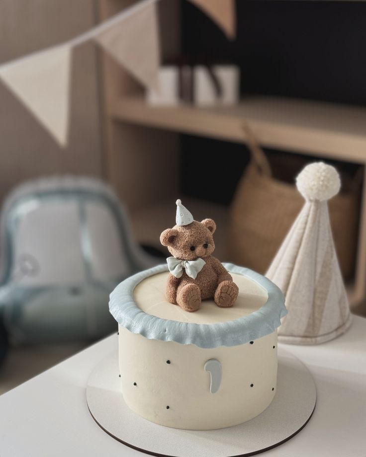 Adorable baby-themed cake for a first birthday or baby shower. Soft neutral tones and delicate details for a warm and elegant celebration. Same-day delivery in Penang.