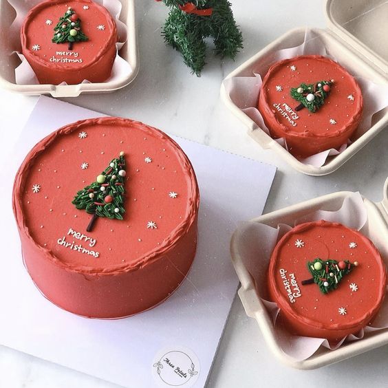 Christmas Edition Cake by Bamboo Green Florist – a festive treat loaded with holiday flavors. Perfect for celebrations in Penang. Order now for delivery!