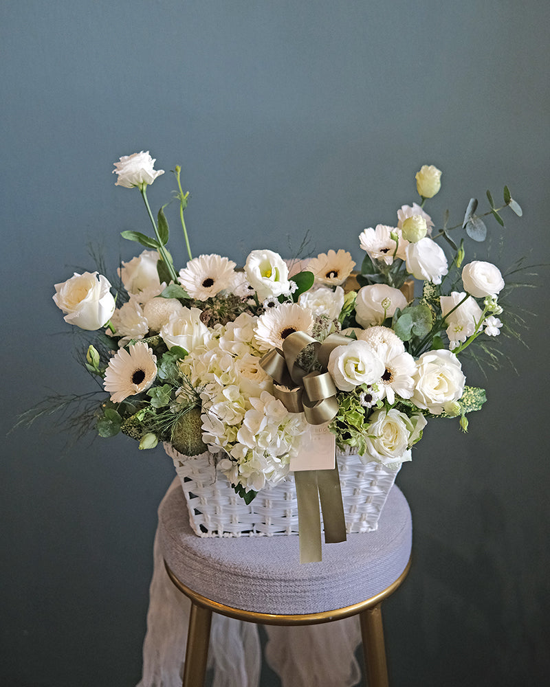 An expression of love, empathy and remembrance, this is a lovely funeral flower choice for those who lived life to the full. Designed to bring a touch of light to the very darkest of days, it includes an uplifting arrangement of white hydrangeas, white gerberas, roses, fillers and decorative greens. For same day condolences flowers delivery in Penang.