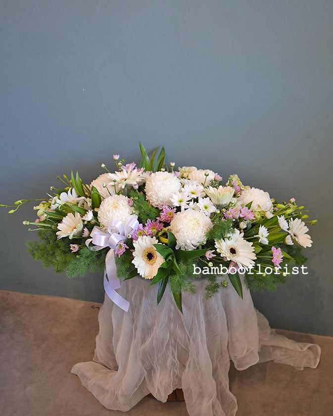 Funeral flowers spray in light and harmony colours with designer choice of flowers. For same day condolences flowers delivery in Penang.