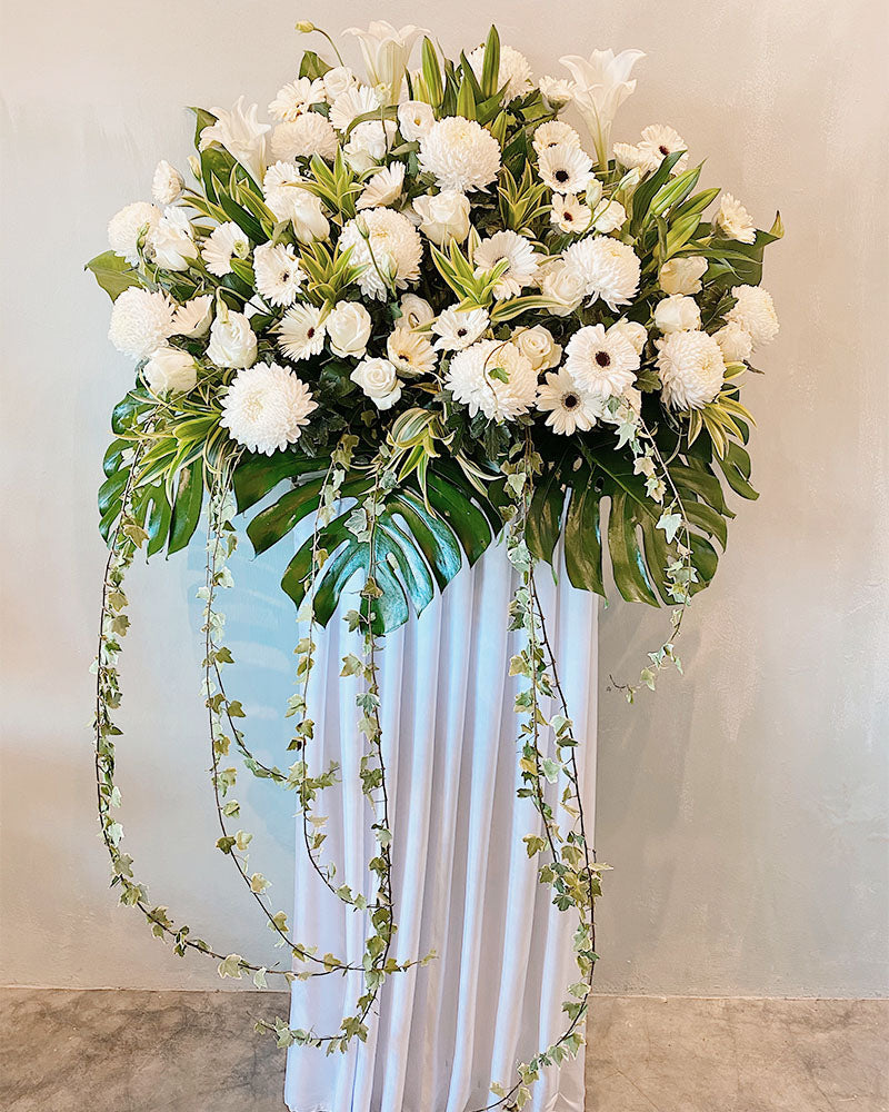 This is the tribute to the special person who lit up everyone’s lives. Comprises of gerberas, poms poms, white soothing chrysanthemums, roses, eustomas and lilies. For same day condolences flowers delivery in Penang.
