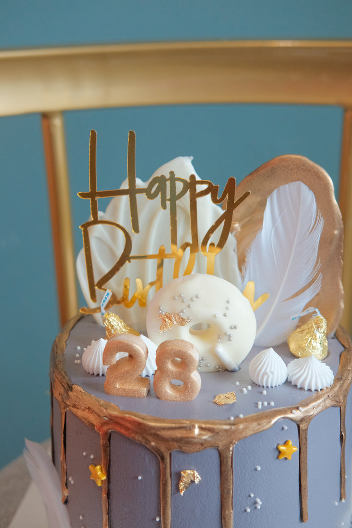 Grey galaxy-themed cake with chocolates by Bamboo Green Florist – a stunning and delicious treat for any celebration in Penang. Order now for delivery!