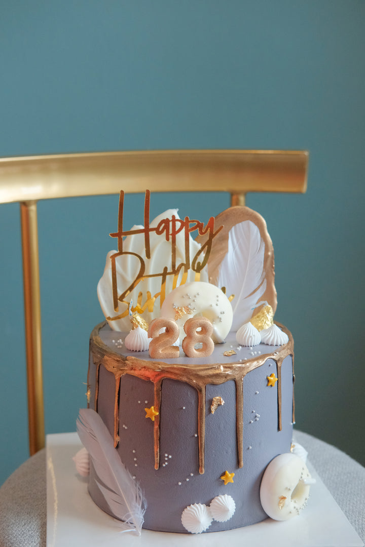Grey galaxy-themed cake with chocolates by Bamboo Green Florist – a stunning and delicious treat for any celebration in Penang. Order now for delivery!