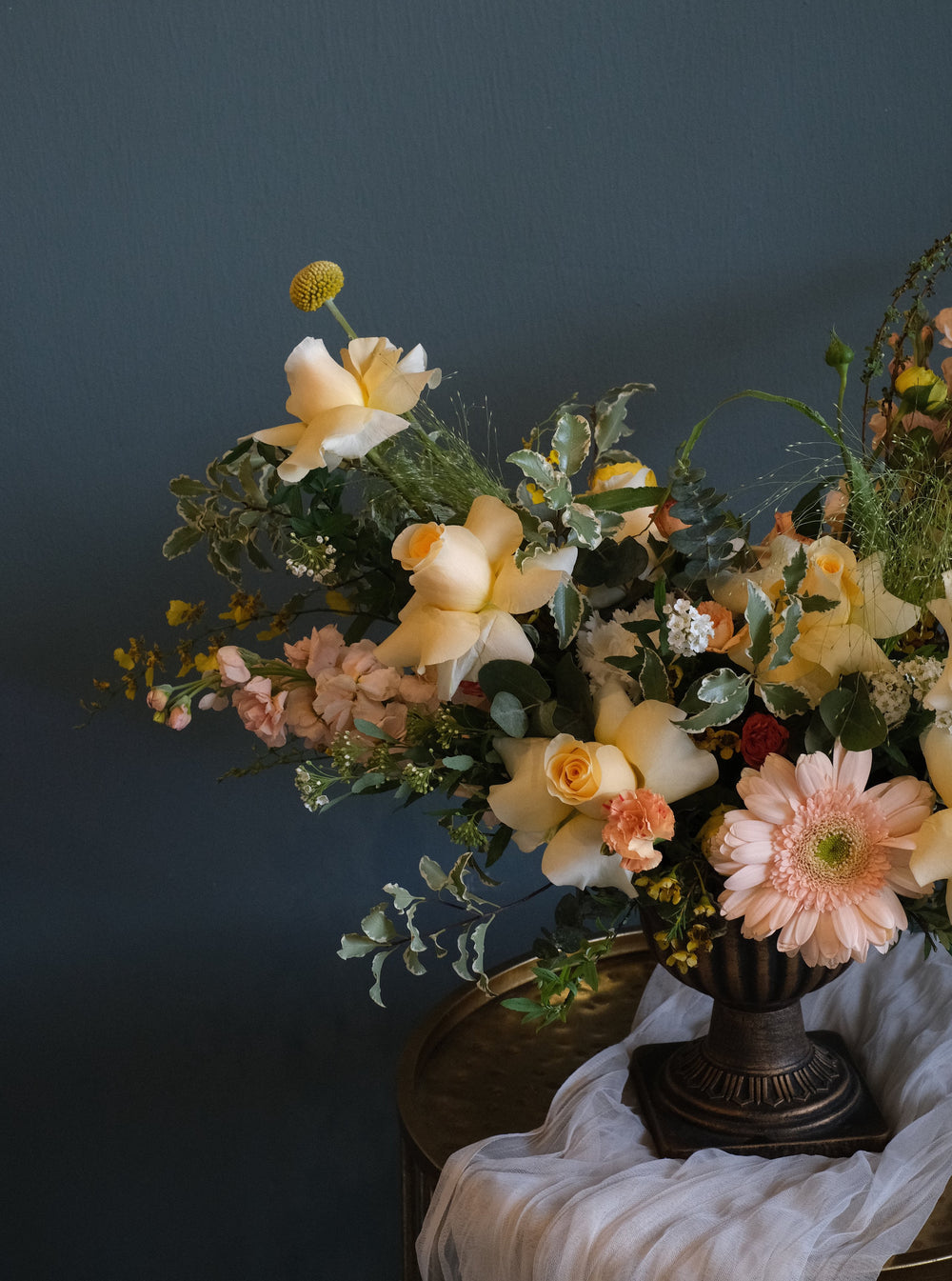 Experience luxurious natural beauty with this elegantly curated vase arrangement. Wild & organic, yet perfectly refined. Same-day delivery available across Penang. Bamboo Green Florist.