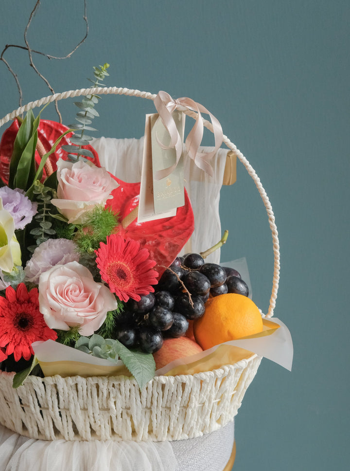Your recipient will enjoy an assortment of 4 types of fresh Fruit, pairing with fresh flowers of the day. Same day fruit basket delivery in Penang and Butterworth.