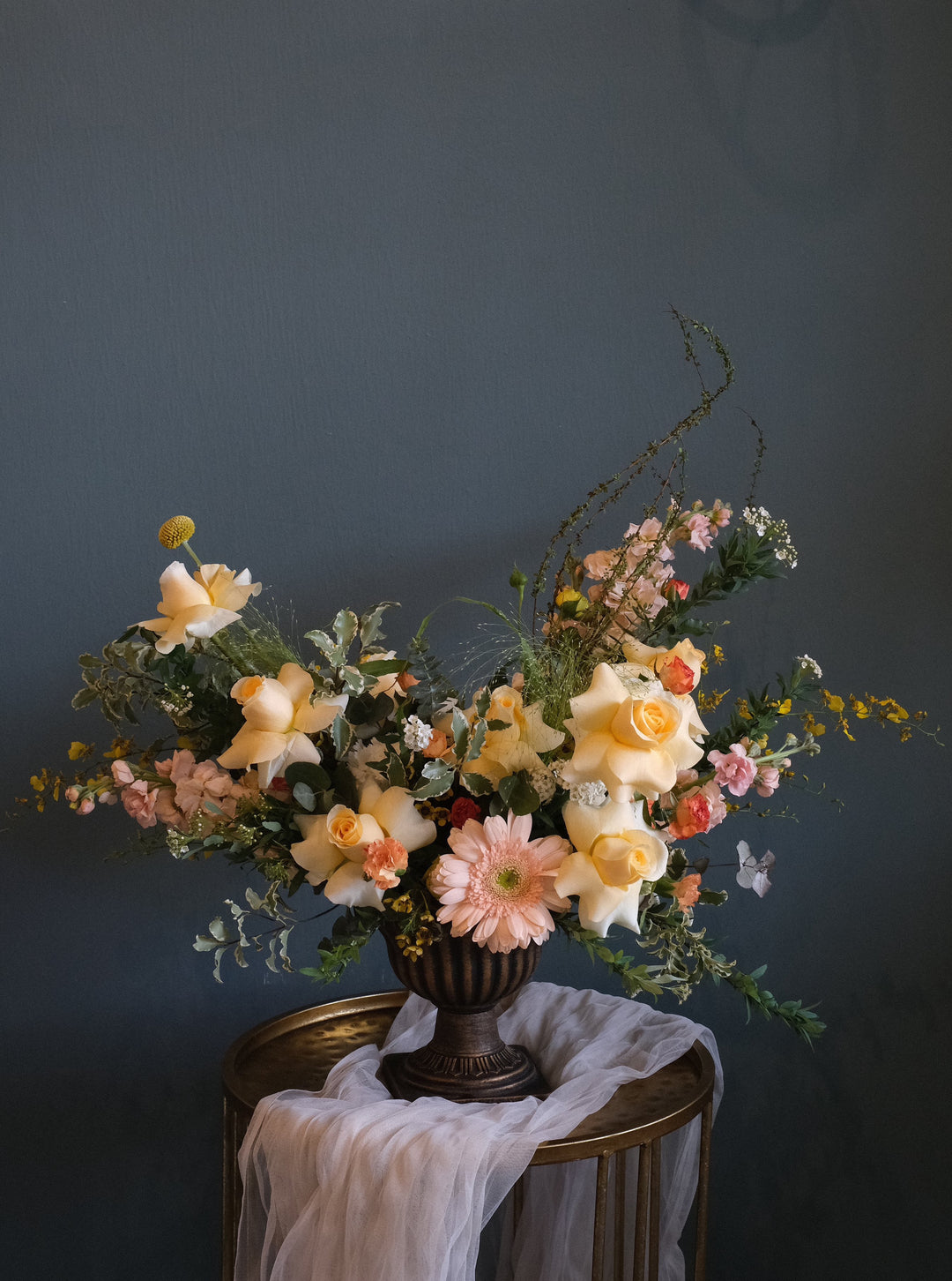 Experience luxurious natural beauty with this elegantly curated vase arrangement. Wild & organic, yet perfectly refined. Same-day delivery available across Penang. Bamboo Green Florist.