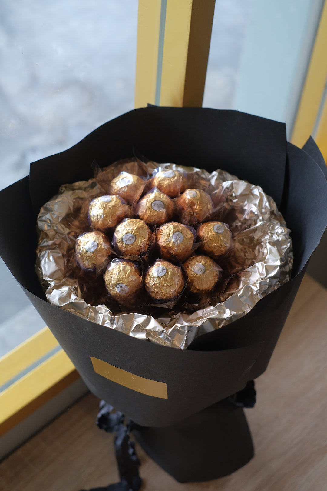 Indulge in sweet perfection with Ferrero Rochers, a delightful treat paired with fresh flowers. Order from Bamboo Green Florist, Penang, for same-day delivery!