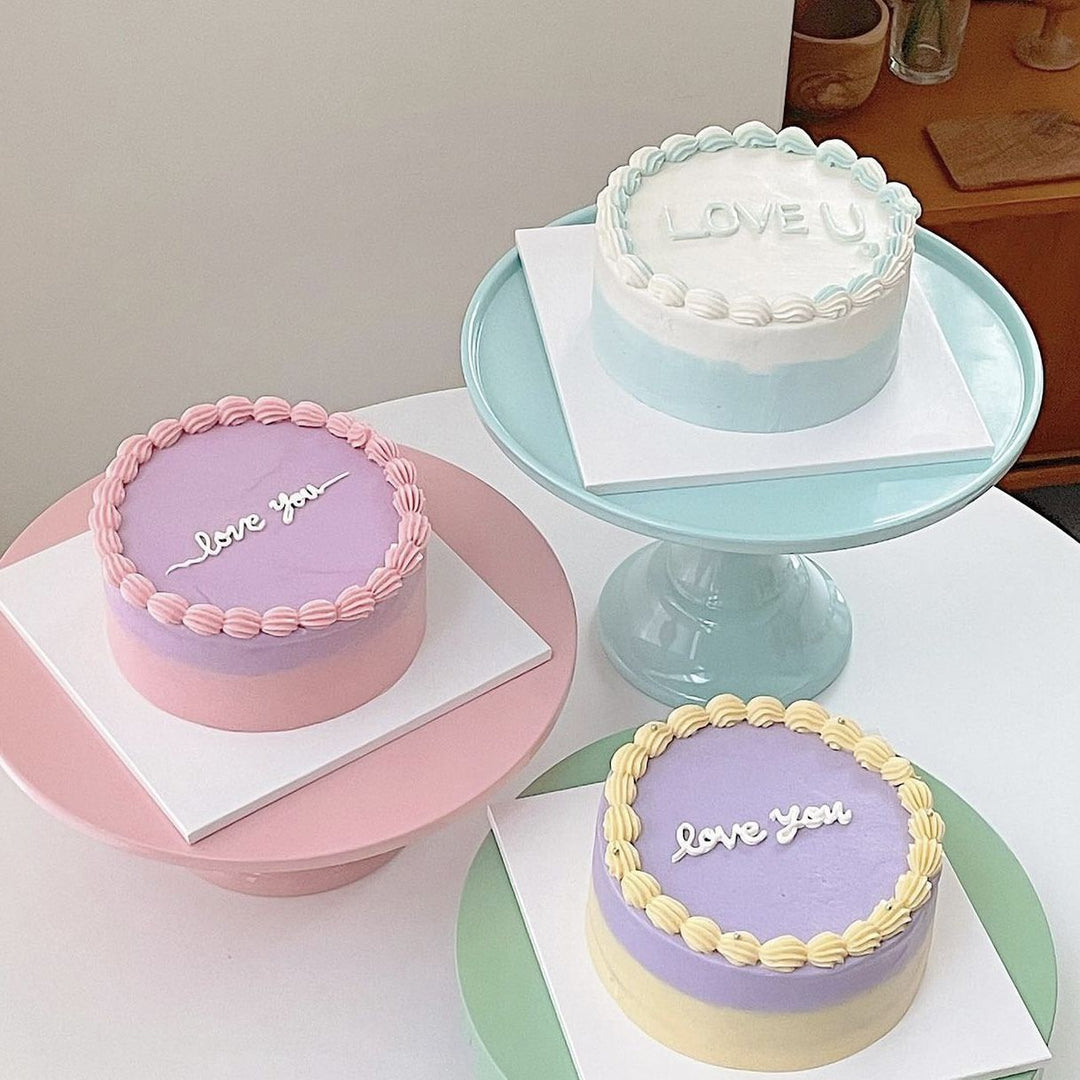 8-inch minimalist cake by Bamboo Green Florist – a perfect choice for elegant celebrations in Penang. Order now for a simple yet stunning cake delivery!