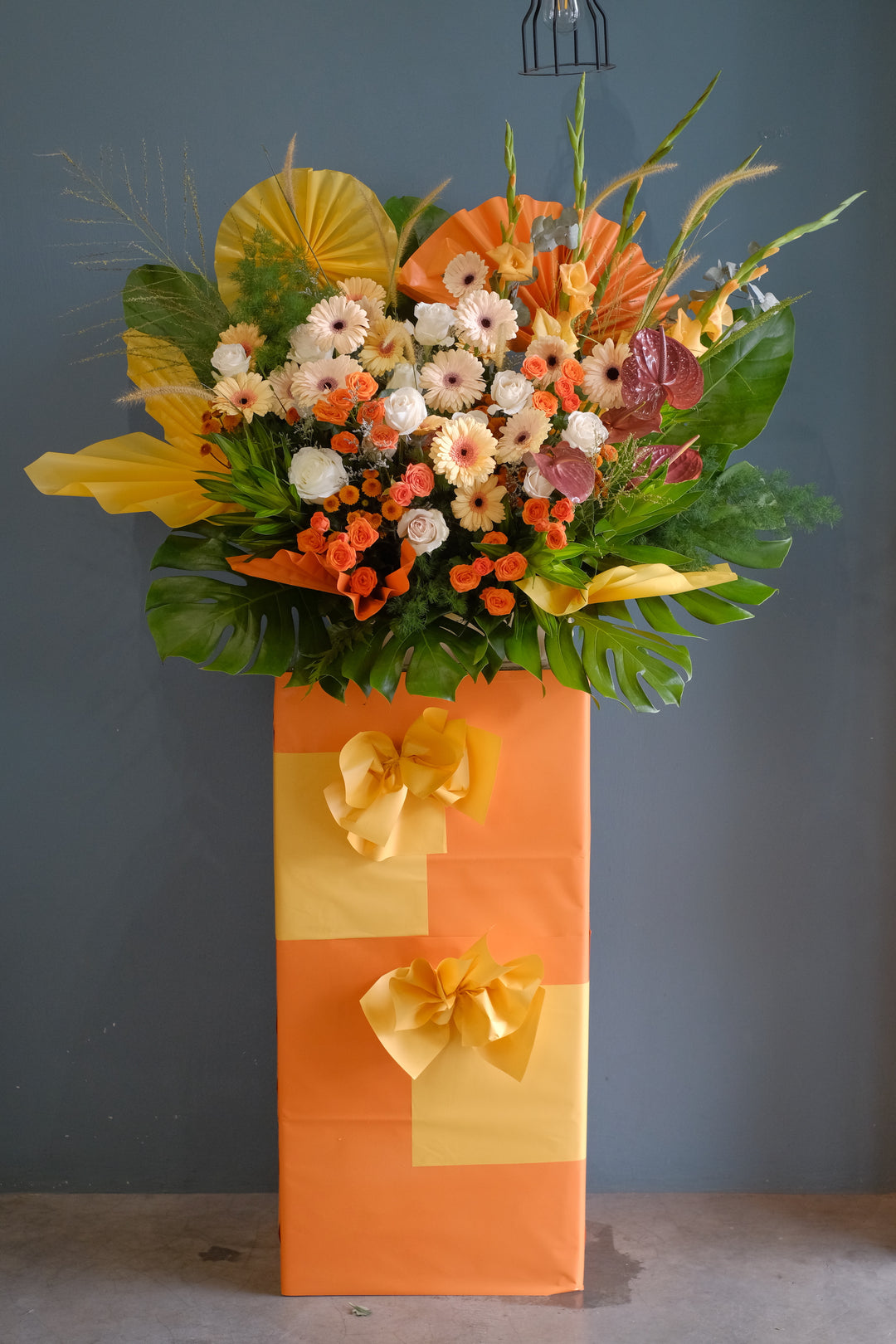 An omakase fresh flowers opening stand series, designed by our florist.   This piece will be arrange in a palette of orange, champagne, clay to fit in any space. For same day grand opening congratulations flowers delivery in Penang and Butterworth.