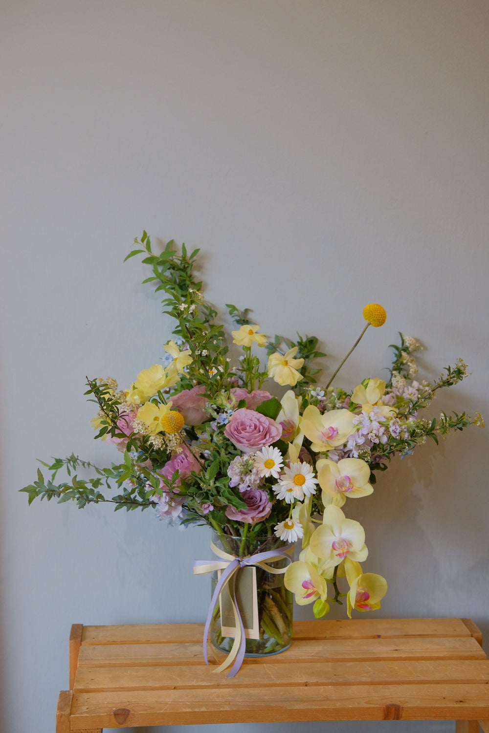 Elegantly arranged in a glass vase, this omakase-inspired bouquet features botanical blooms, perfect for housewarmings, birthdays, baby showers, or engagements. Same-day delivery by Penang Florist.