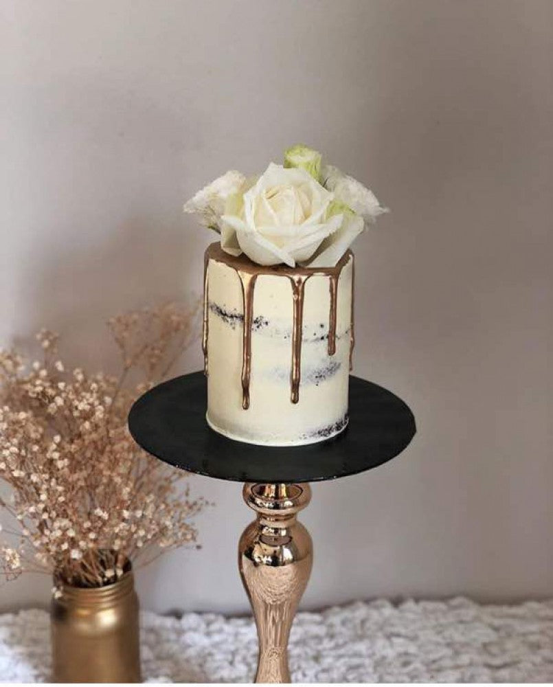 Minimalistic but big wow factor for a birthday / anniversary / parties. Cake delivery in Penang 5 inches, tall cake.