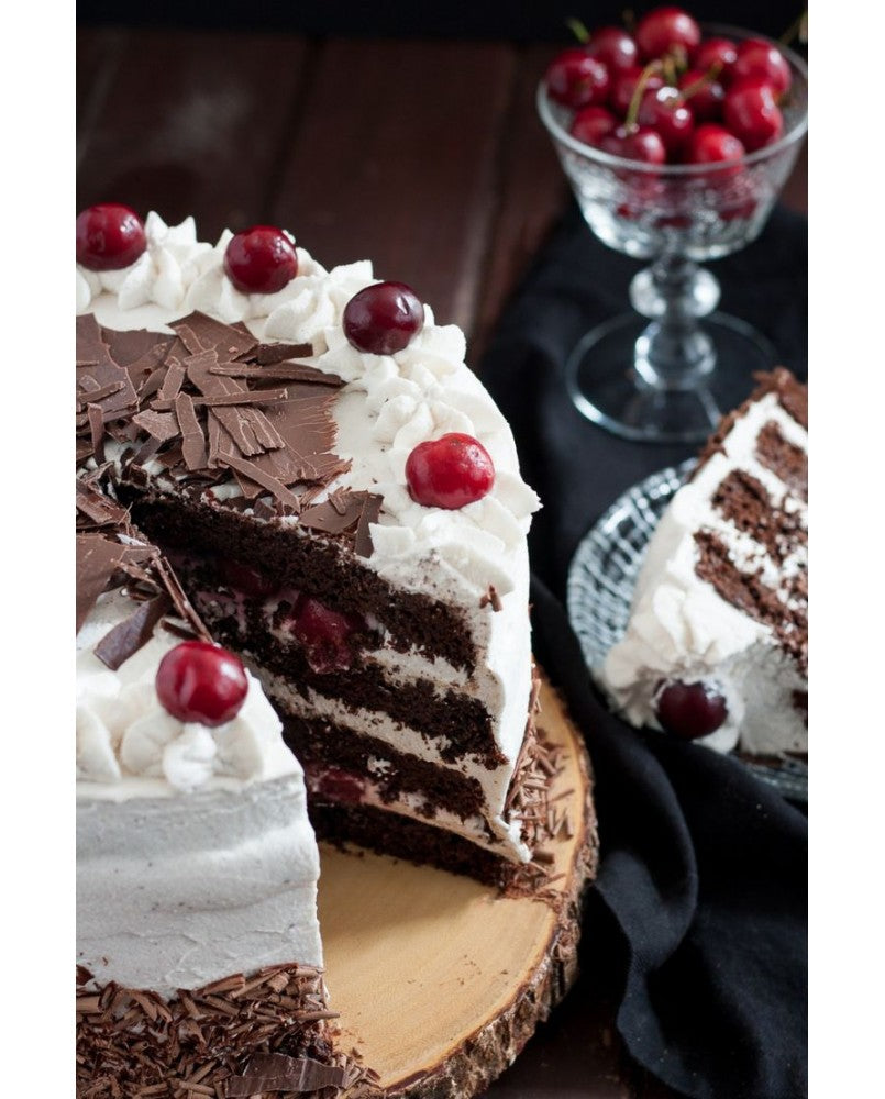 Traditional Black Forest Cake by Bamboo Green Florist – rich chocolate layers, cherries, and fresh cream. Order now for a classic treat in Penang!