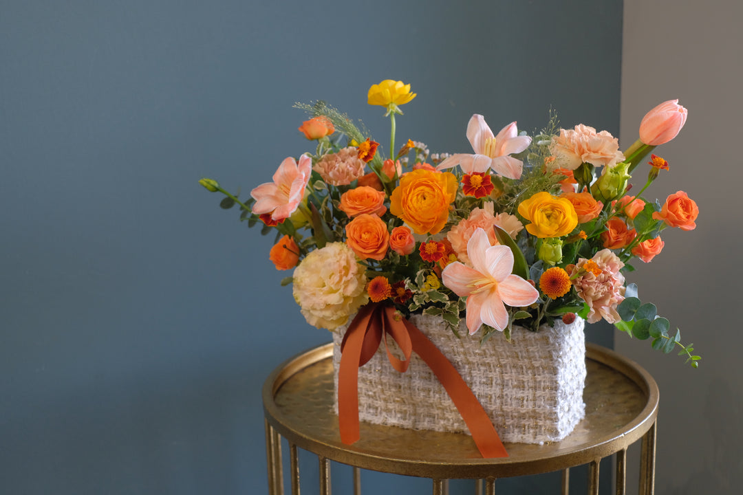 Omakase (お任せ) means “I’ll leave it up to you.” Choose soft pastels to soothe or vibrant blooms to energize. Add a balloon for a special touch! Same-day delivery in Penang.