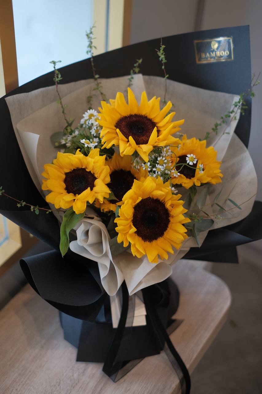 A vibrant bouquet of 5 stalks of sunflowers, radiating warmth and cheer. Perfect for brightening any occasion. Order now from Bamboo Green Florist for same-day delivery in Penang.