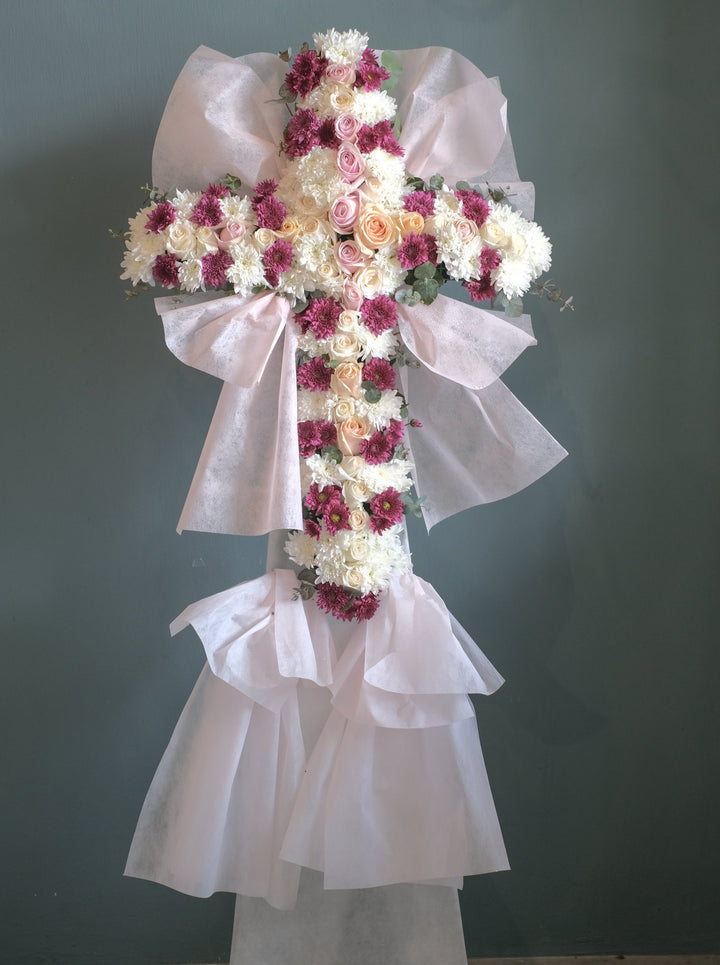 To help offer your condolences, and remember the joy they brought in life, we've put together daisies, white roses green button poms, white pompoms, with eucalyptus leaves. Send your condolences, or remember their life with one last celebration. For same day condolences flowers delivery in Bukit Mertajam