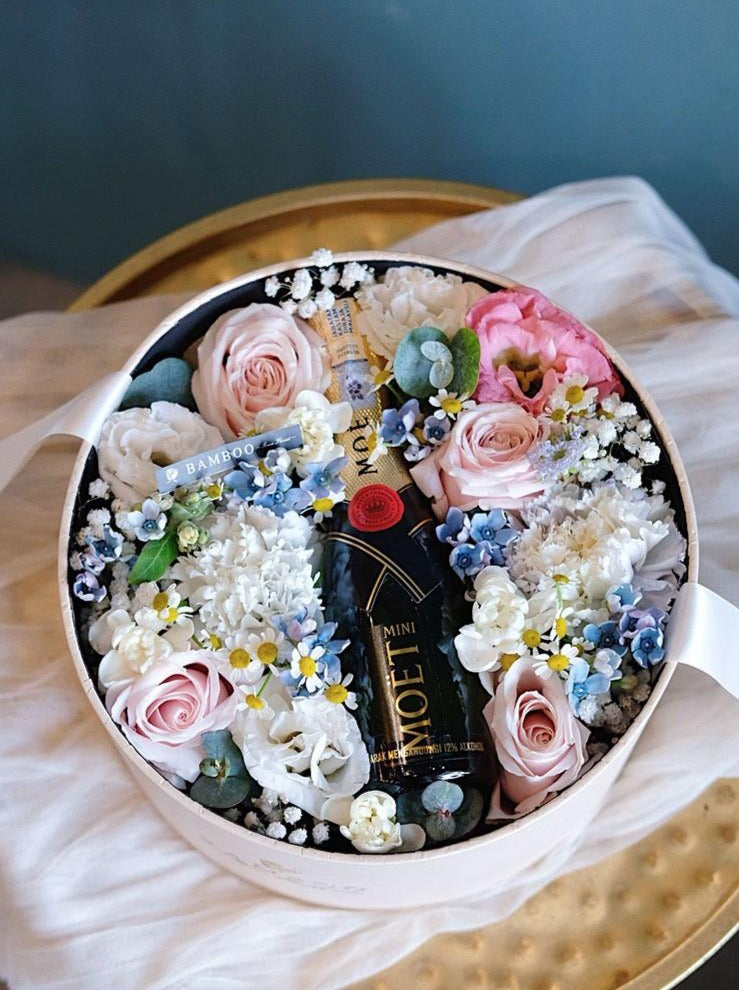 Luxury flower gift set in Penang with bold blooms & mini Moët Champagne. Order online from Bamboo Green Florist for same-day flower & liquor delivery!