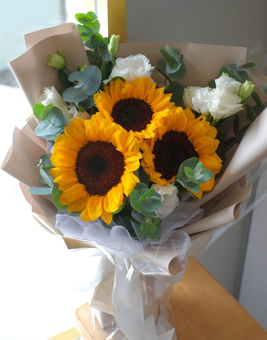 This radiant sunflower bouquet is sure to impress—perfect for celebrations and graduation. Order online from your trusted Penang florist to deliver same day!