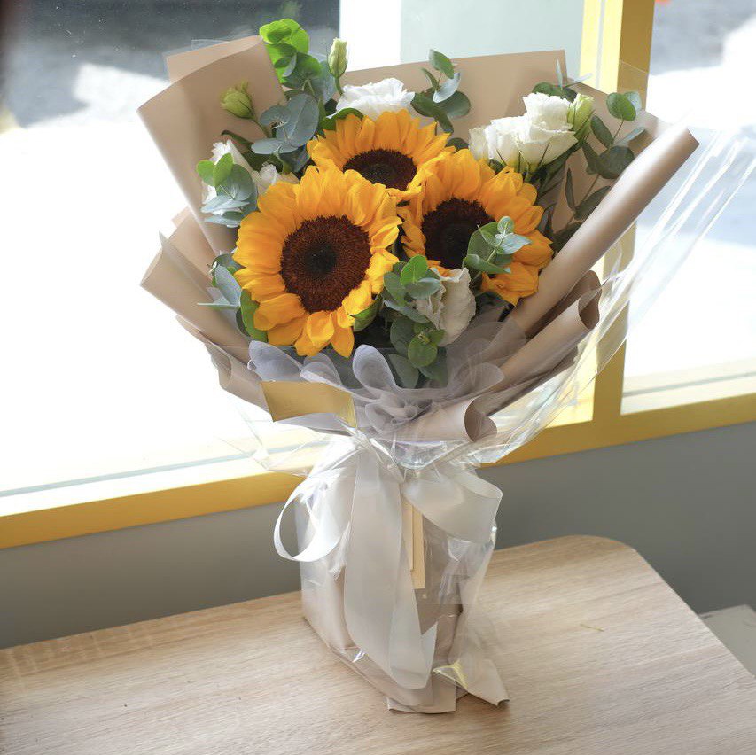 This radiant sunflower bouquet is sure to impress—perfect for celebrations and graduation. Order online from your trusted Penang florist to deliver same day!