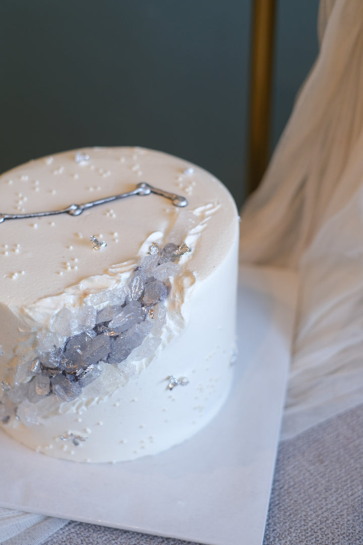 6-inch Horoscope Cake by Bamboo Green Florist – a celestial-inspired treat perfect for astrology lovers in Penang. Order now for delivery!