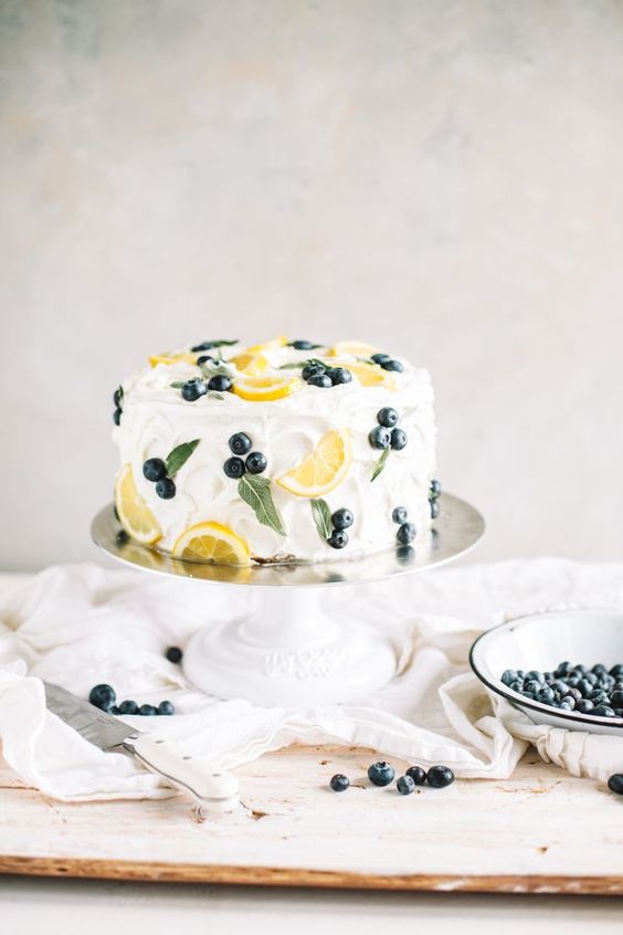 6-inch Lemon Cream Cheese Cake by Bamboo Green Florist – Refreshing, delicious, and festive. Perfect for any celebration in Penang. Order now for delivery!