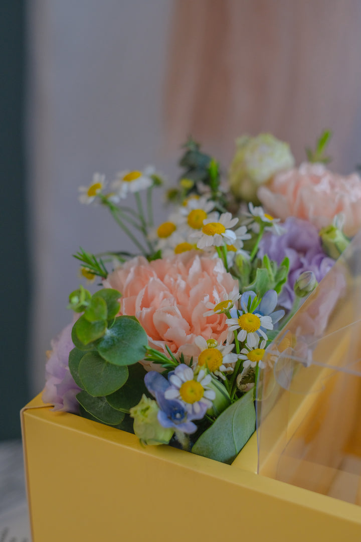 Mini 4-inch Lemon Cream Cheese Cake with Mum's favorite flowers – a perfect gift set for a proud, loving mom. Order from Bamboo Green Florist in Penang!