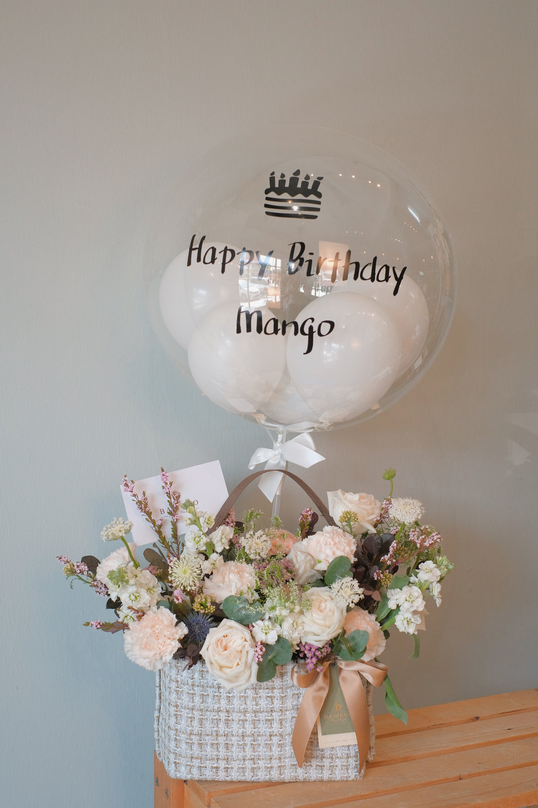 Omakase (お任せ) means “I’ll leave it up to you.” Choose soft pastels to soothe or vibrant blooms to energize. Add a balloon for a special touch! Same-day delivery in Penang.