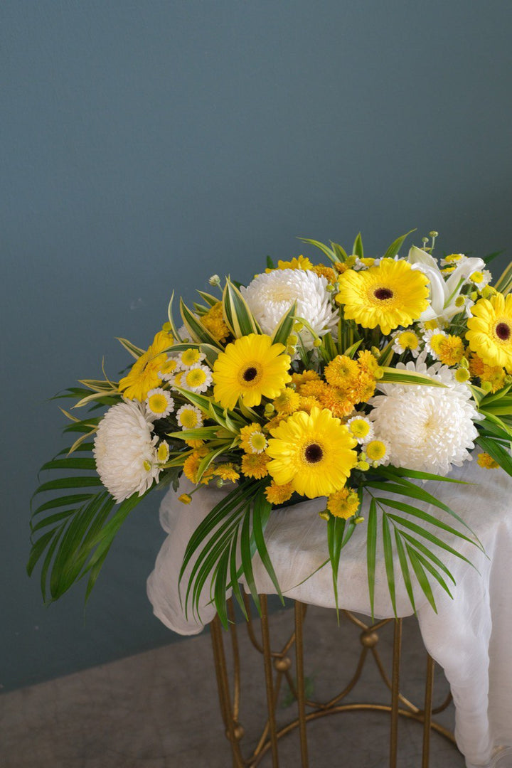 Funeral flowers spray in light and harmony colours with designer choice of flowers. For same day condolences flowers delivery in Penang.