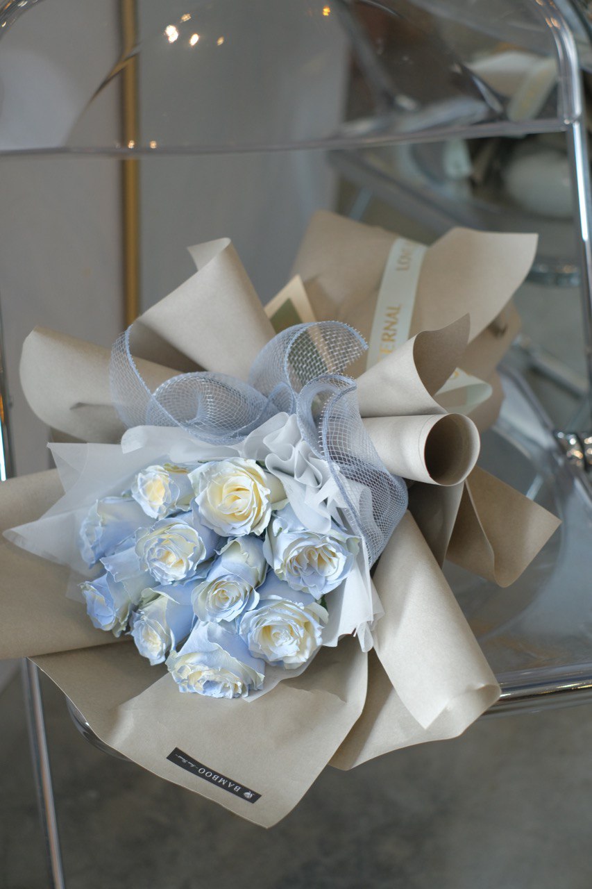 A stunning bouquet of 10 stalks of powder blue roses, exuding elegance and charm. Perfect for any occasion. Order now from Bamboo Green Florist for same-day delivery in Penang.