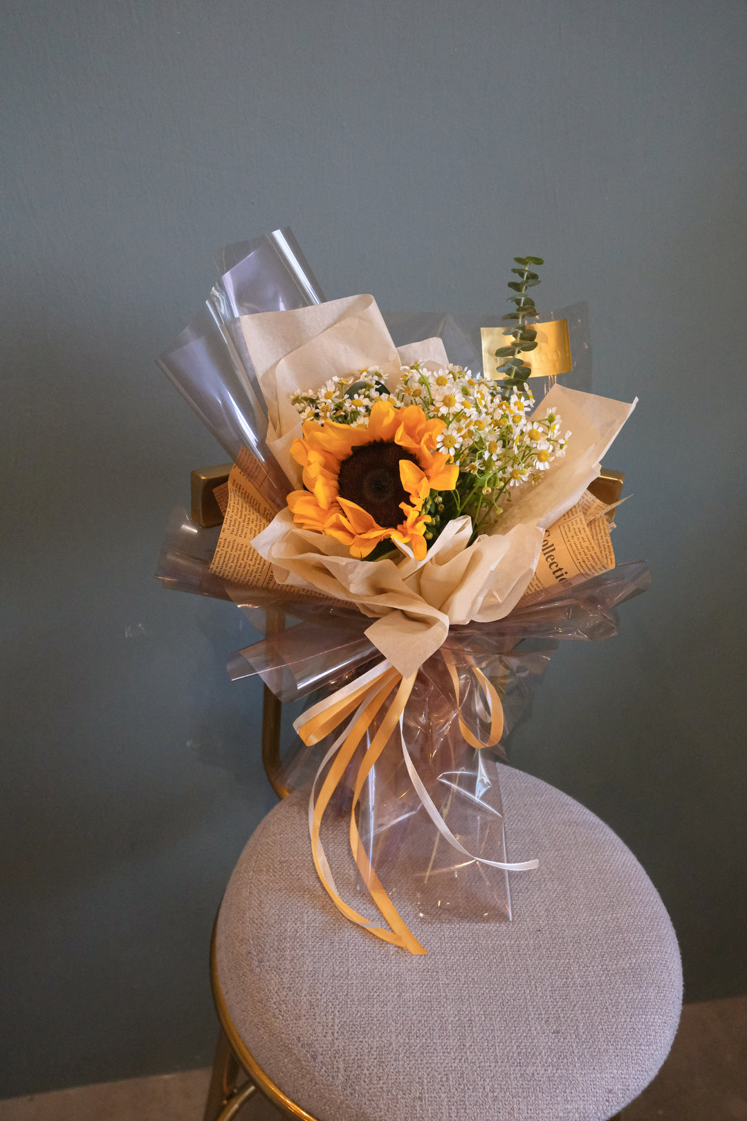 Penang florist | Order online | Deliver same day | Graduation | Cute posy with sunflowers & chamomile, a perfect way to brighten their day!