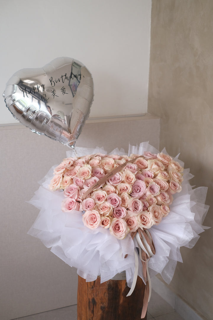 Composing in a heart shape with roses with a balloon in a silver box, arriving with a silver balloon.&nbsp;&nbsp;