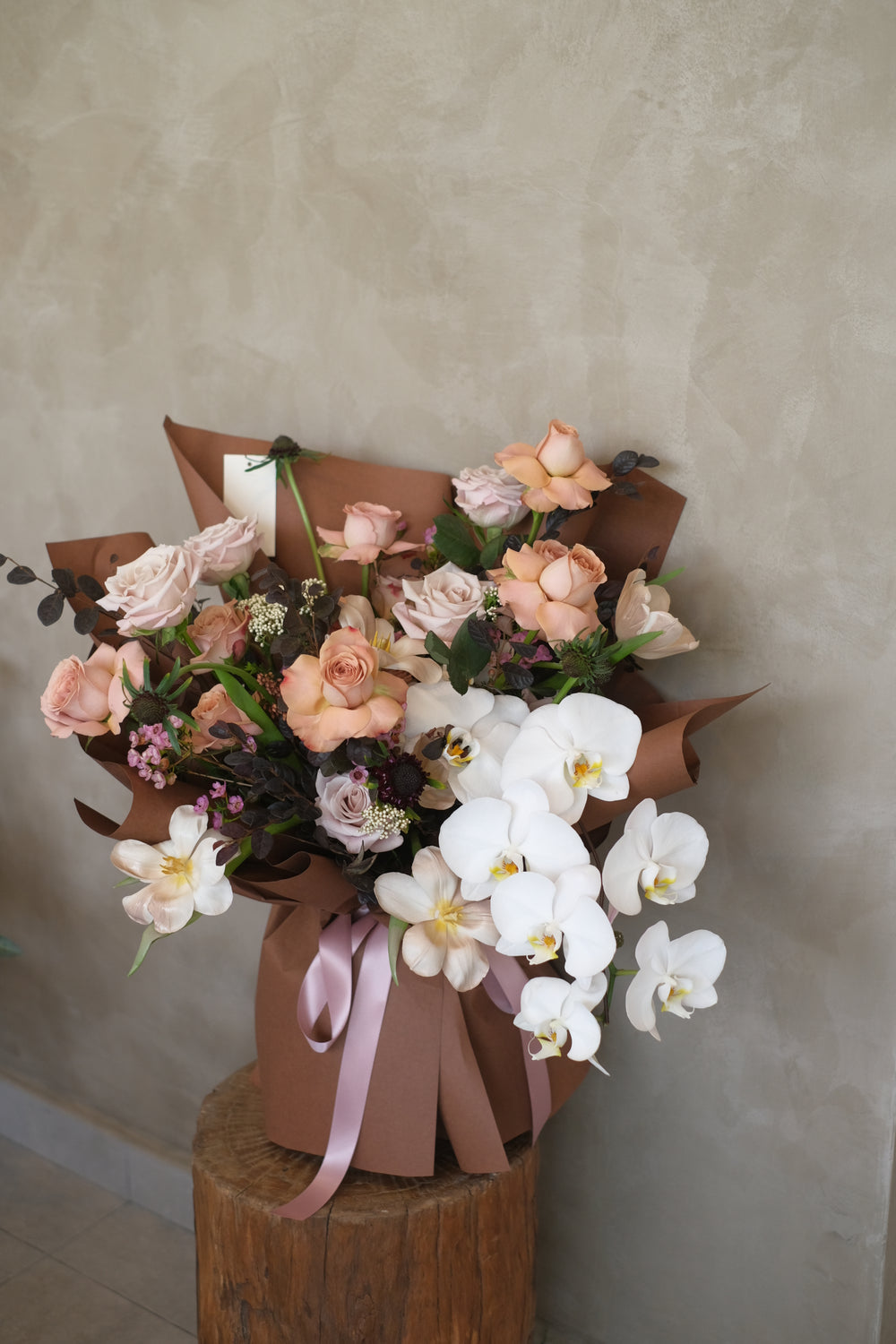Coffee on the Agenda omakase bouquet, Baby Grand size, hand-tied warm-toned arrangement by Bamboo Green Florist, Penang.