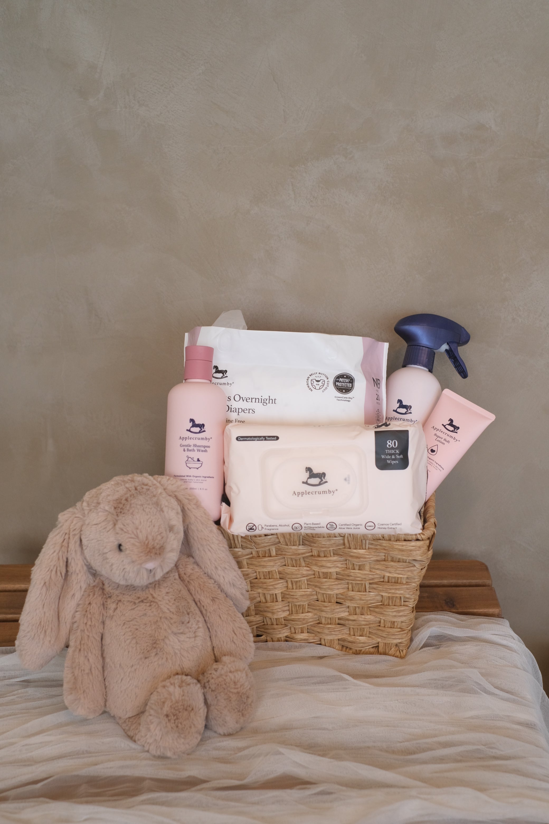 Celebrate a new arrival with the Baby Love Essentials Hamper. Thoughtfully curated with newborn essentials from Applecrumby. Same-day delivery in Penang.