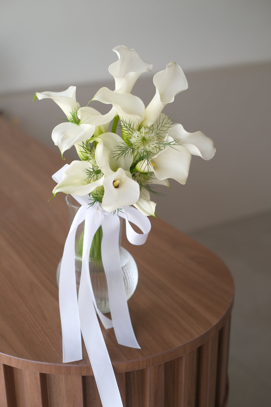 Pure and graceful, white calla lilies add a touch of sophistication to your special day. 15 stems calla lilies