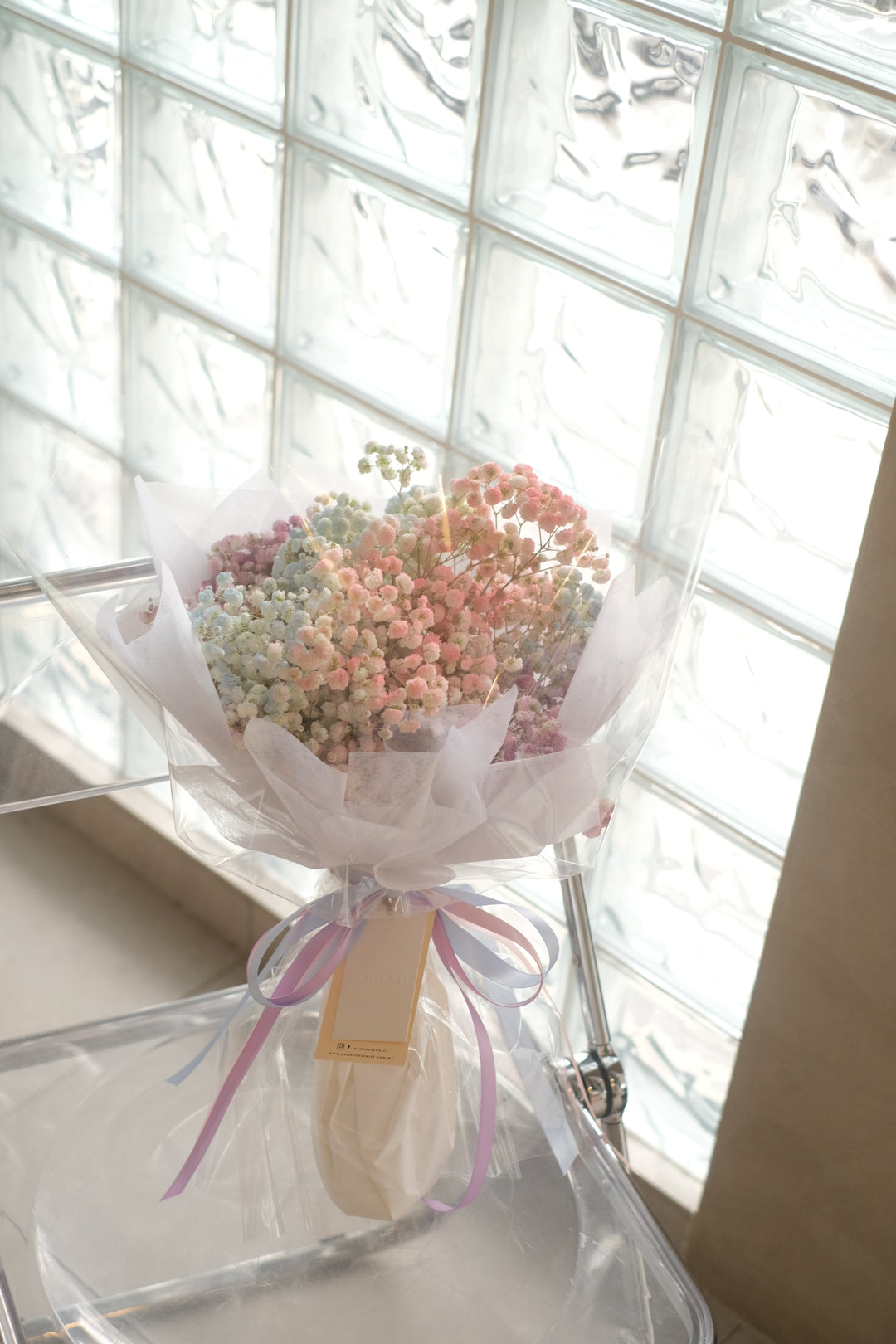 Brighten any occasion with our enchanting candy-colored baby's breath bouquet from Bamboo Green Florist. Perfect for birthdays, anniversaries, or just because, this vibrant arrangement adds a touch of joy and charm. Enjoy same-day flower delivery to Bukit Mertajam and Alma by Penang's No. 1 online florist. Order now for a splash of color and happiness!