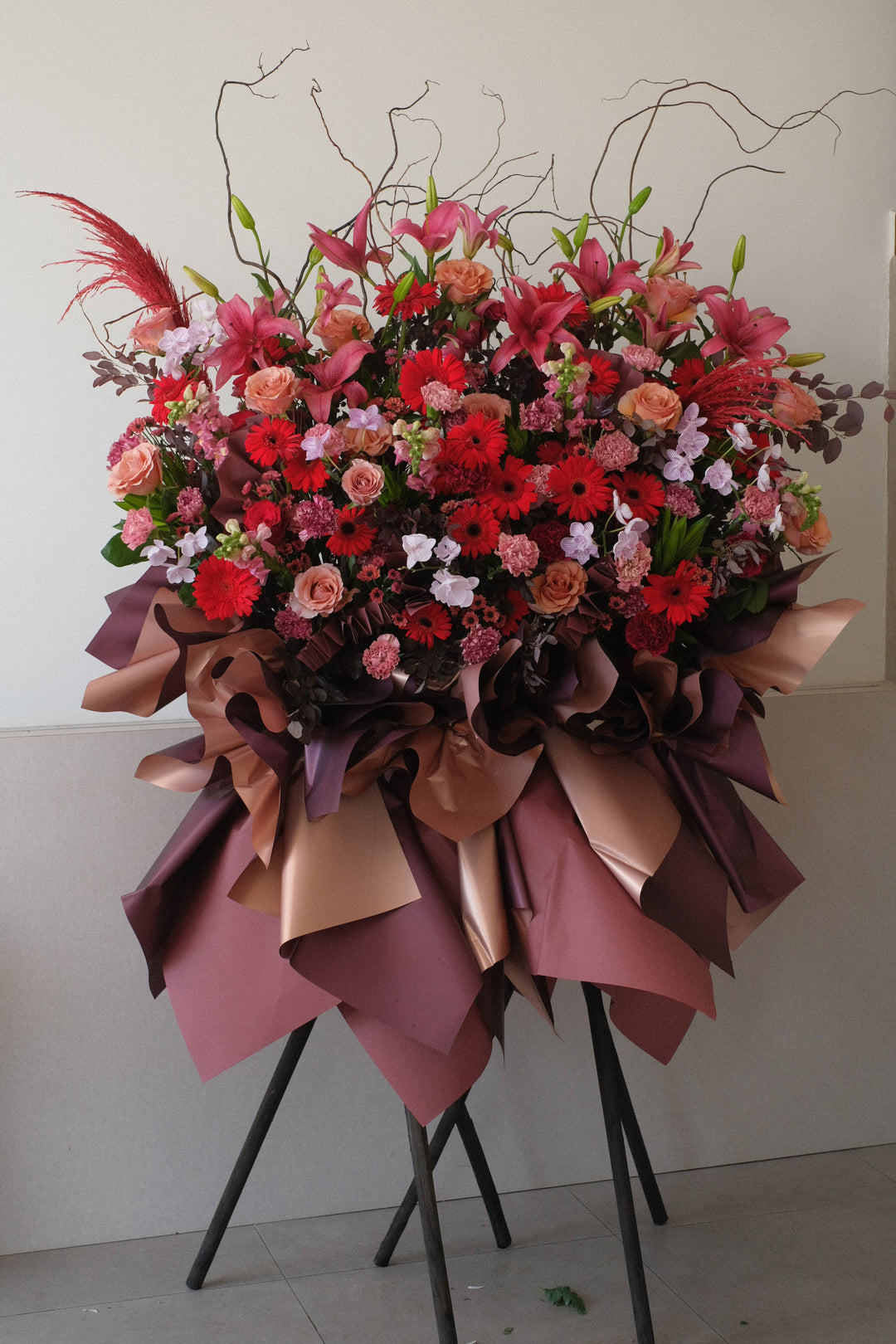 modern red opening stand fresh flowers delivery